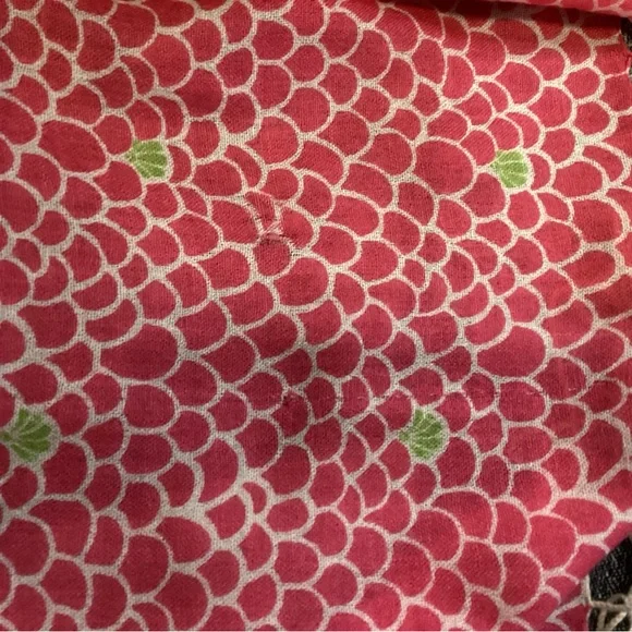 💥Low Start Lily Pulitzer silk & cashmere scarf, cosmetic bag full of goodies